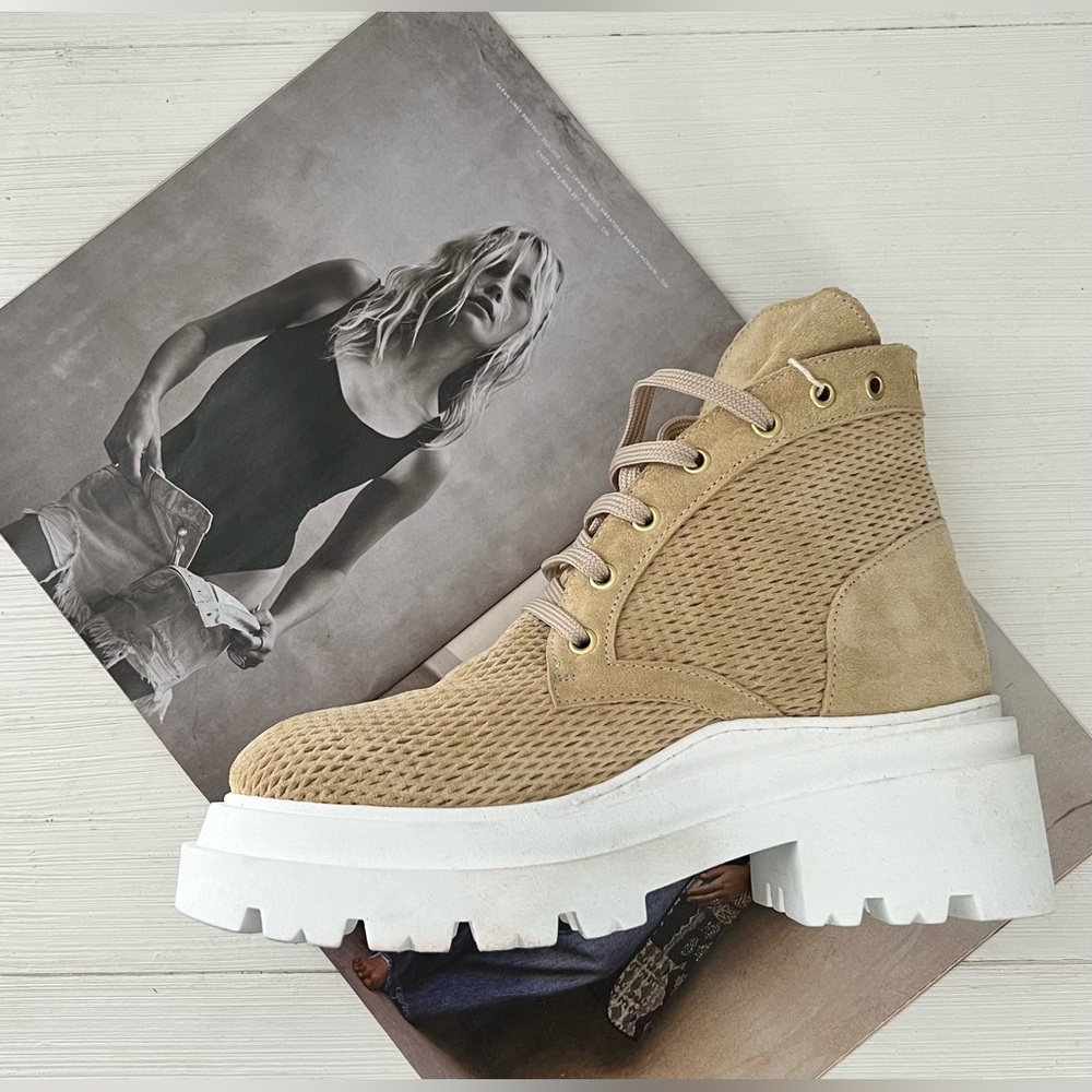 UNLACE women’s beige ankle boots